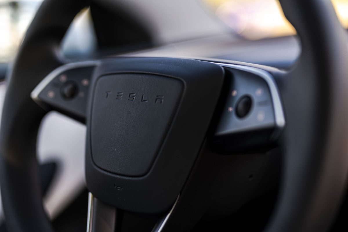 Tesla 3 Performance-białe wnetrze 22
