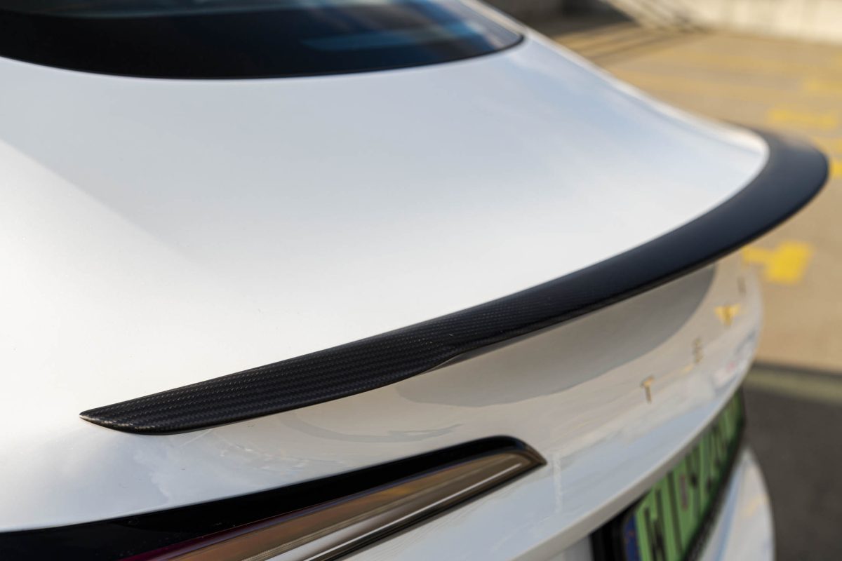 Tesla 3 Performance-czarne wnetrze 16