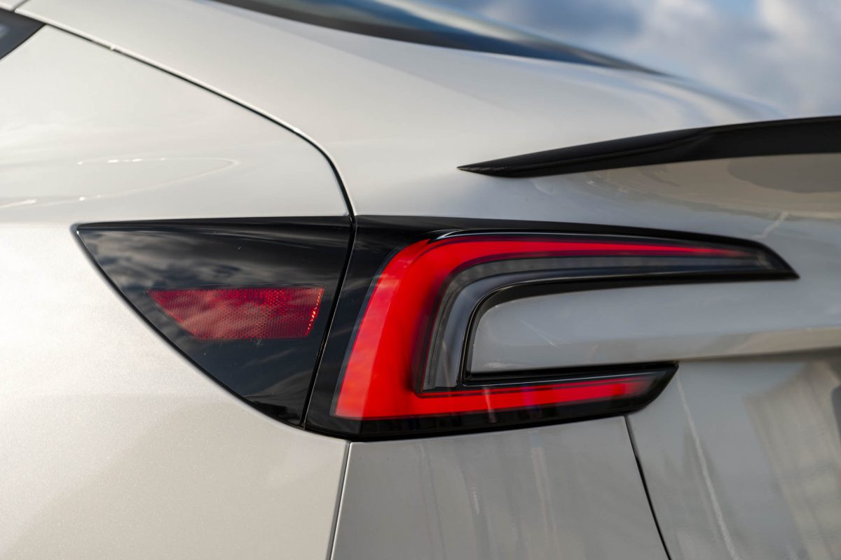 Tesla 3 Performance-czarne wnetrze 17