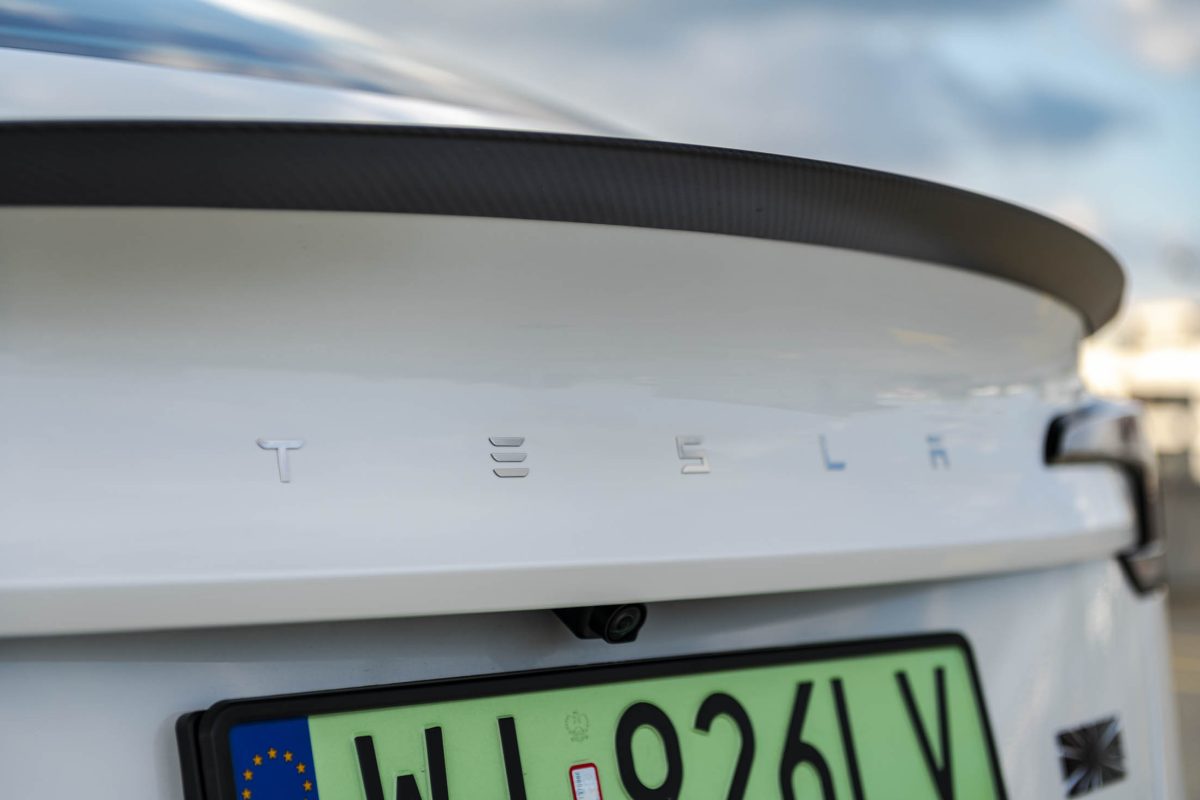Tesla 3 Performance-czarne wnetrze 20