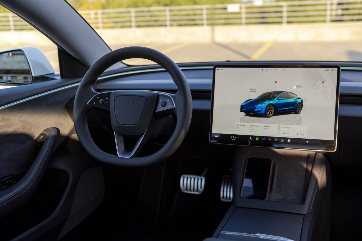 Tesla 3 Performance-czarne wnetrze 23