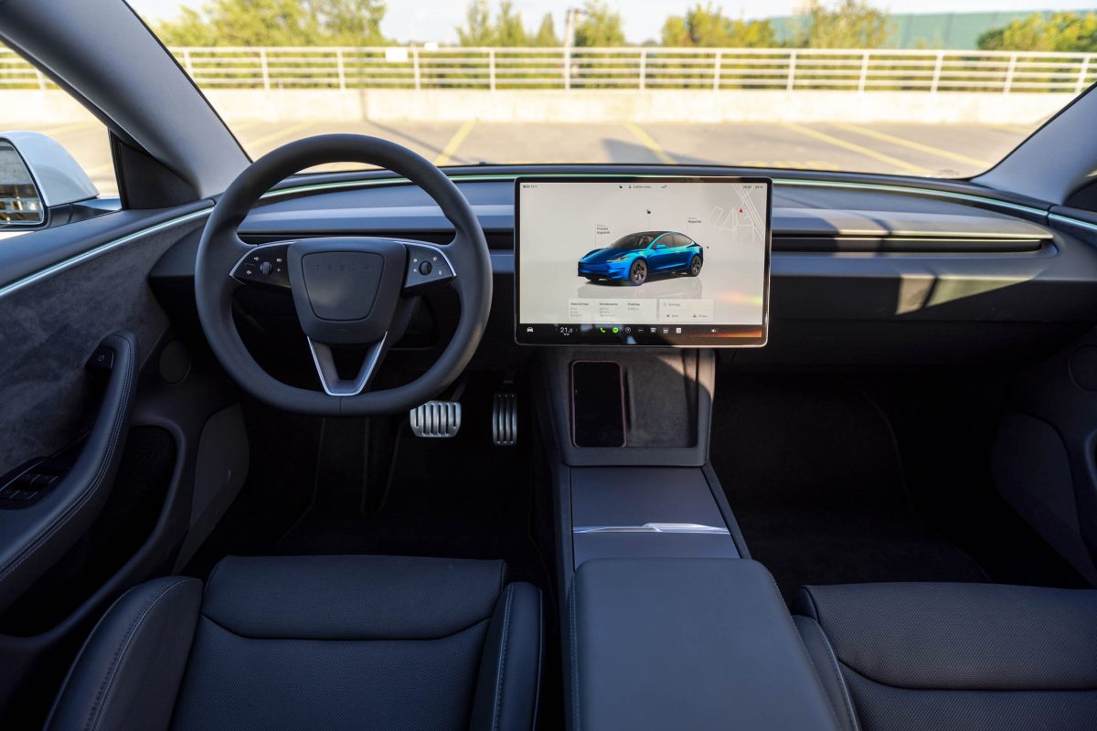 Tesla 3 Performance-czarne wnetrze 25
