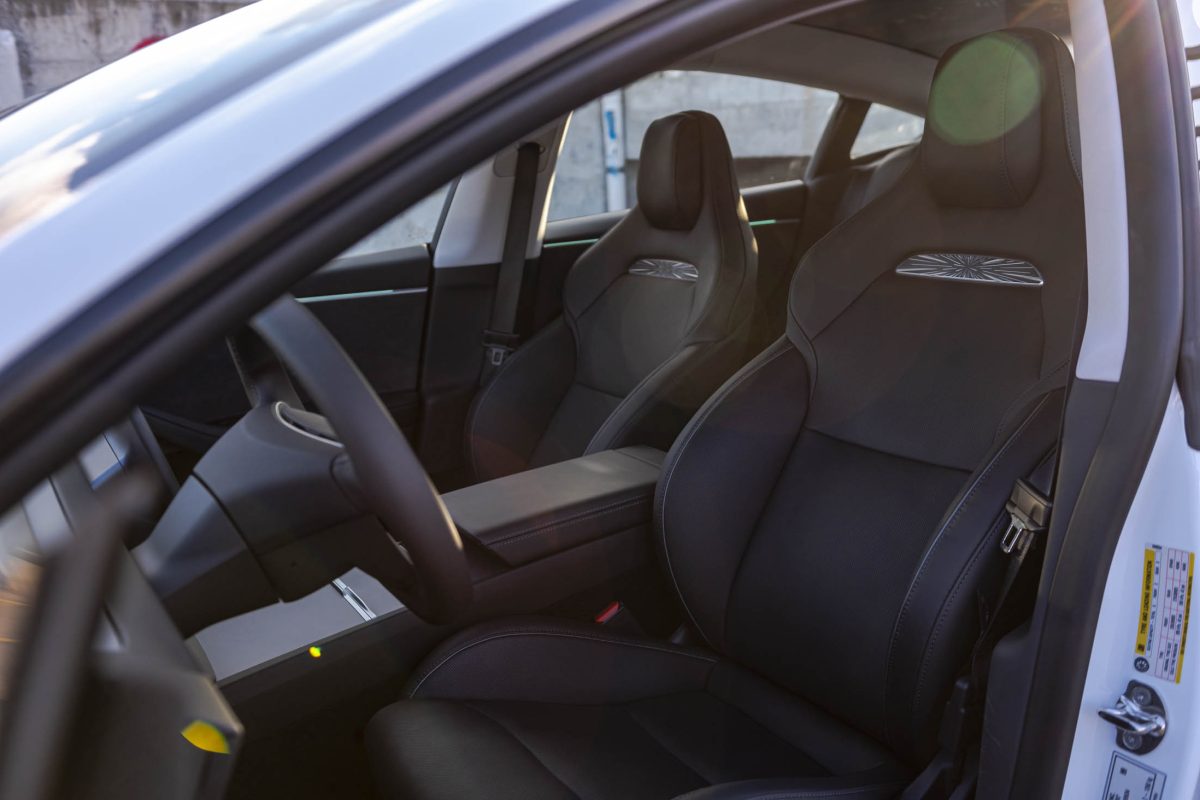Tesla 3 Performance-czarne wnetrze 28