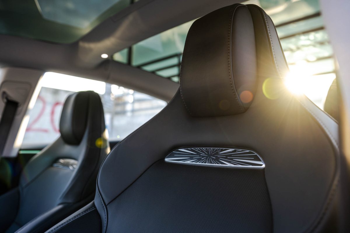 Tesla 3 Performance-czarne wnetrze 29