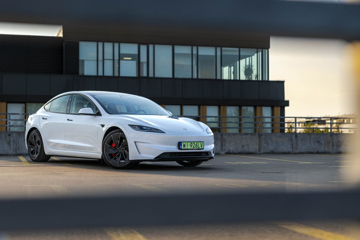 Tesla 3 Performance-czarne wnetrze 40